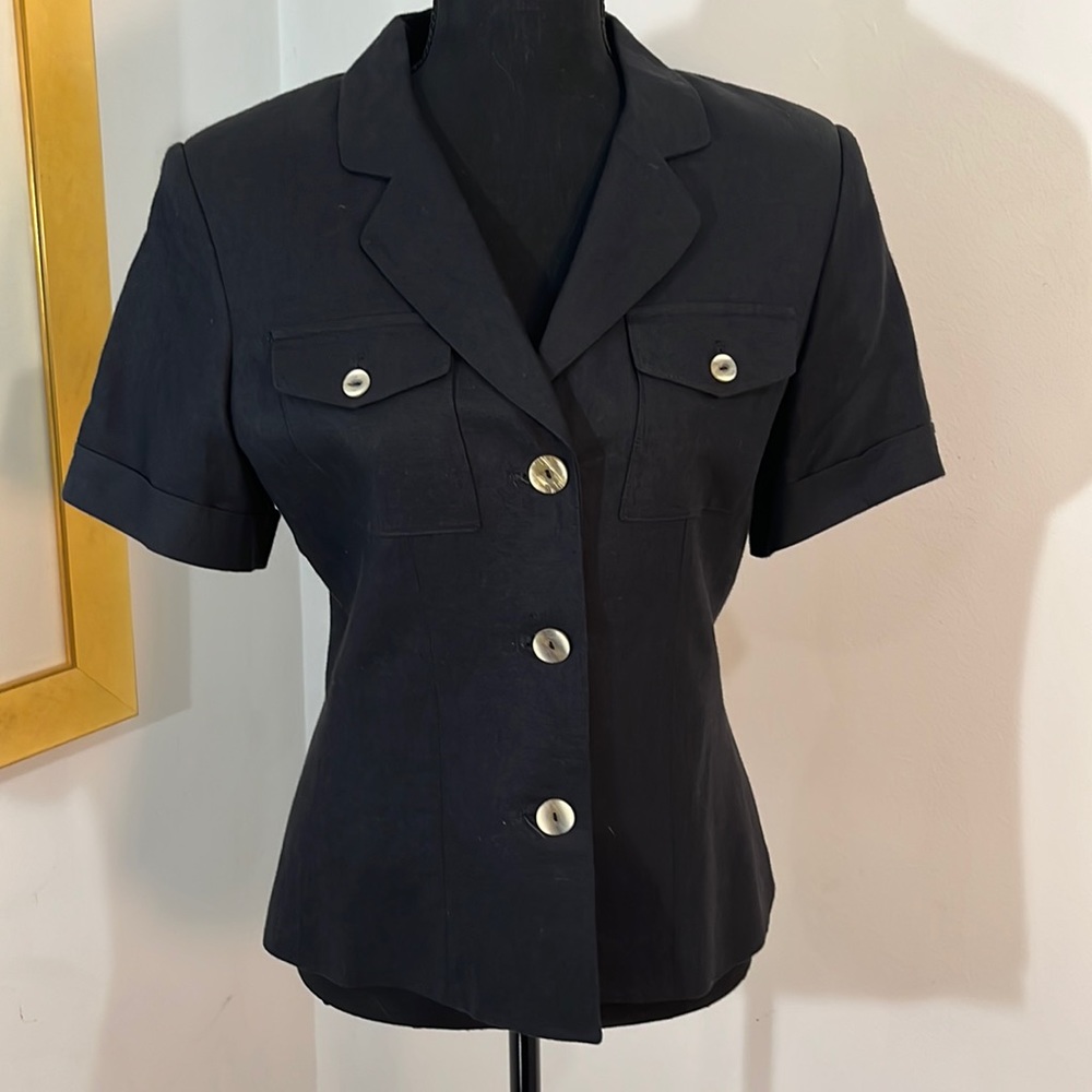 Short sleeve black blazer, button up, lined size 6p, Jennifer Moore brand